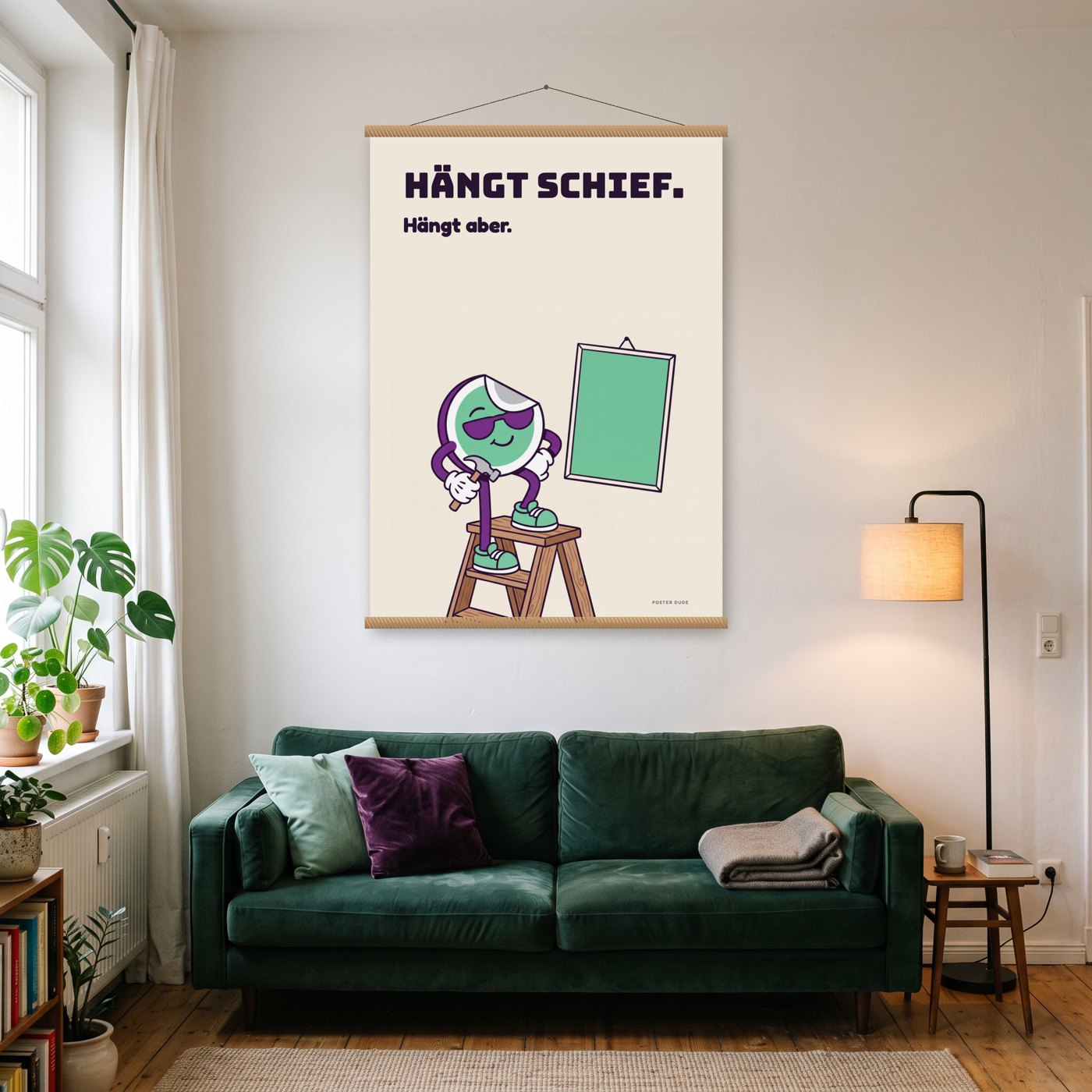 Hängt schief – Poster mit Posterleiste an der Wand