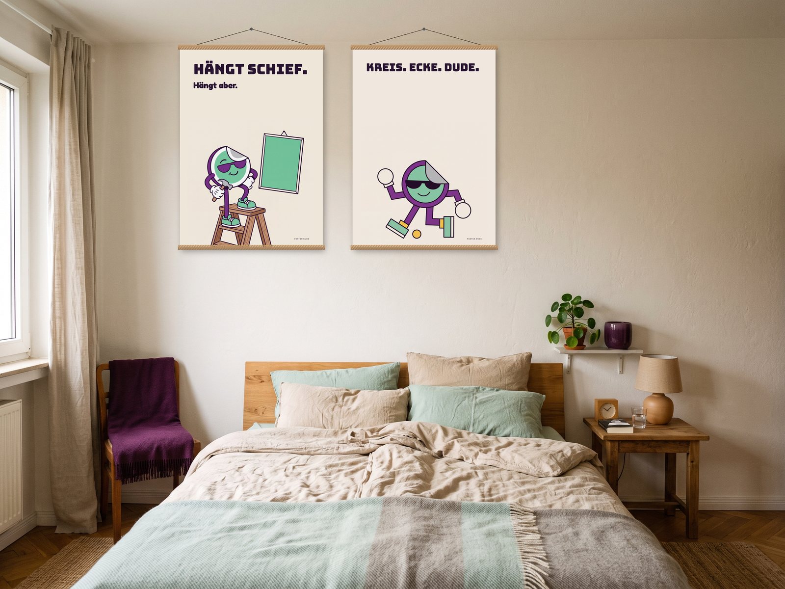 Posterleisten: Poster „Hängt schief“ und „Dude, geometrisch“ an der Wand