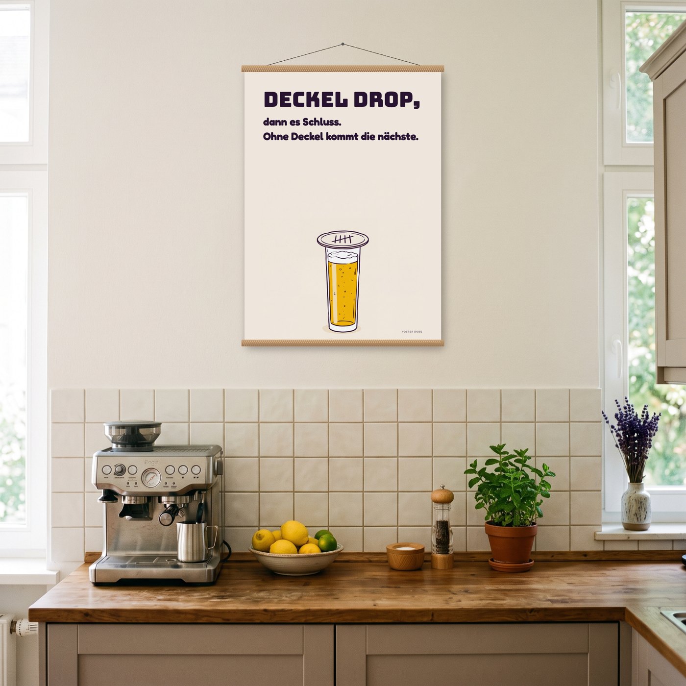 Deckel drop – Poster mit Posterleiste an der Wand