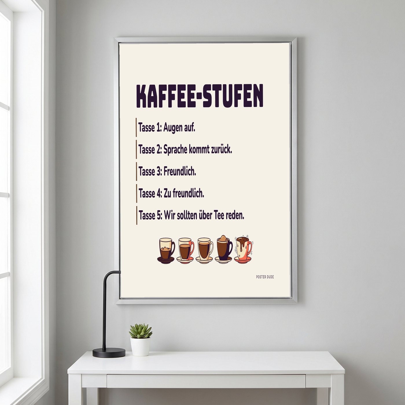 Stoffbild im silbernen Alurahmen mit dem Motiv „Kaffee-Stufen“ über einem Schreibtisch