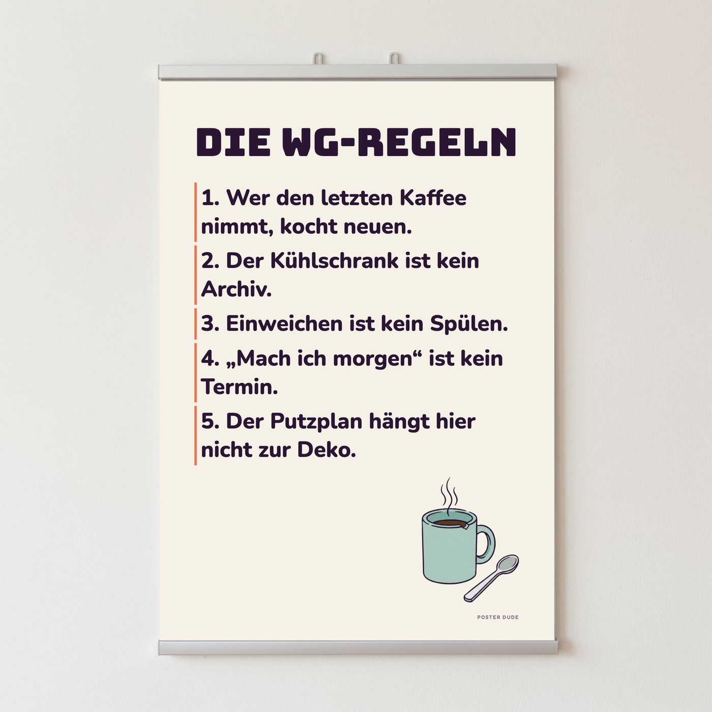 Silberne Posterklammern oben und unten an einem Poster