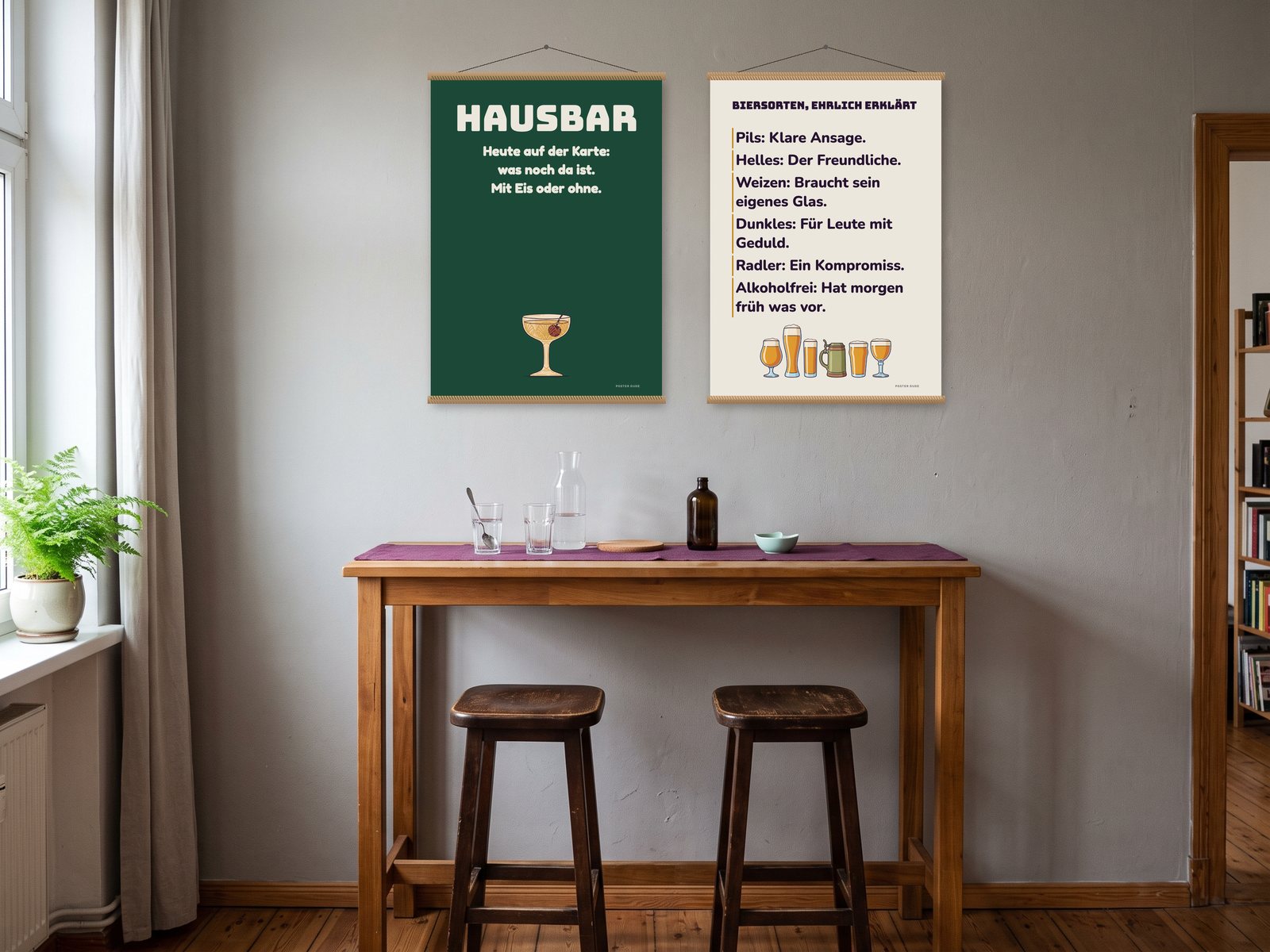Küche & Tresen: Poster „Hausbar-Karte“ und „Biersorten, ehrlich erklärt“ an der Wand