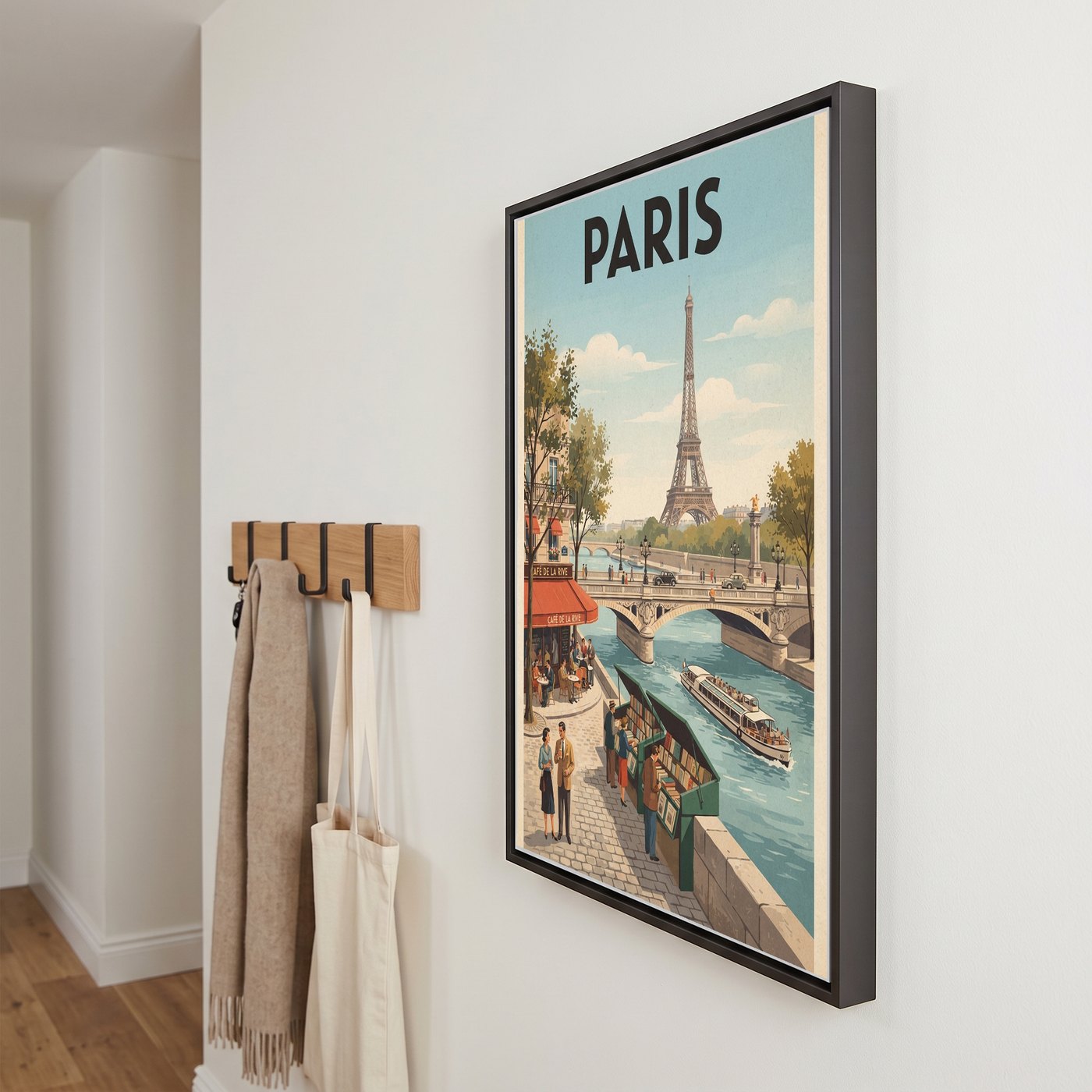 Alu-Bild mit schwarzem Rahmen und dem Motiv „Paris“ im Flur